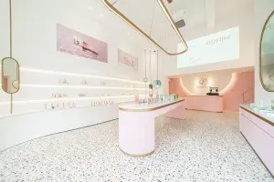 테라조와 골드 포인트의 프리미엄 뷰티 스토어